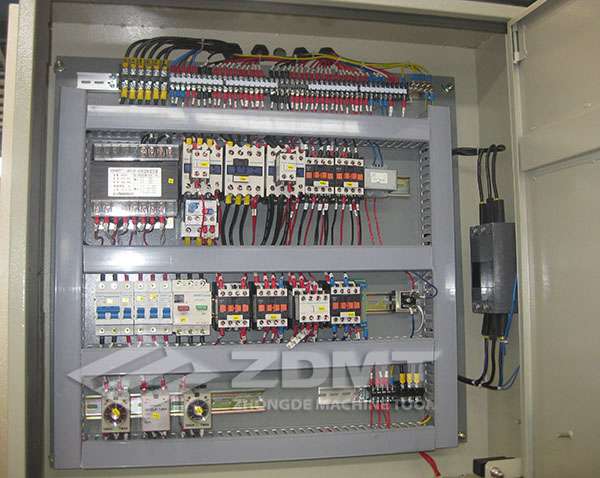 电控箱.jpg 电控箱.jpg