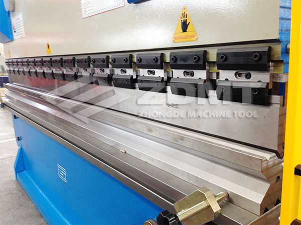 夹具.jpg 夹具.jpg