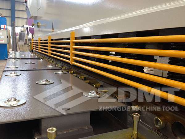 简略单纯式防护栏和球面任务台.jpg 简略单纯式防护栏和球面任务台.jpg