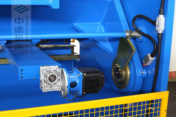 ZDSK-1232剪板机后档料布局,平行度高,并接纳国际一流品牌轴承,耐磨抗压寿命长.jpg ZDSK-1232剪板机后档料布局,平行度高,并接纳国际一流品牌轴承,耐磨抗压寿命长.jpg