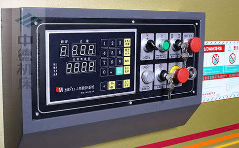 ZDS-640接纳MD11简略单纯数控体系.jpg ZDS-640接纳MD11简略单纯数控体系.jpg